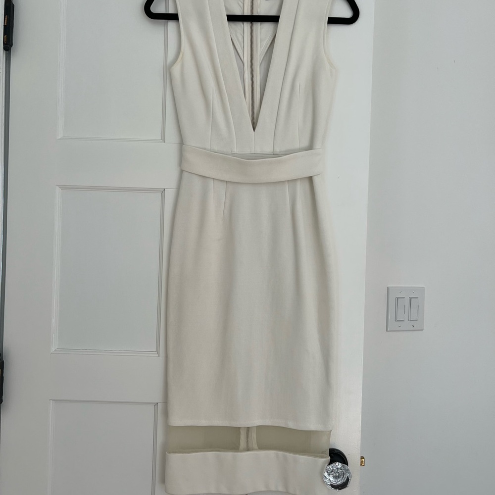 00 NICHOLAS DESIGNER WHITE PLUNGING V DRESS